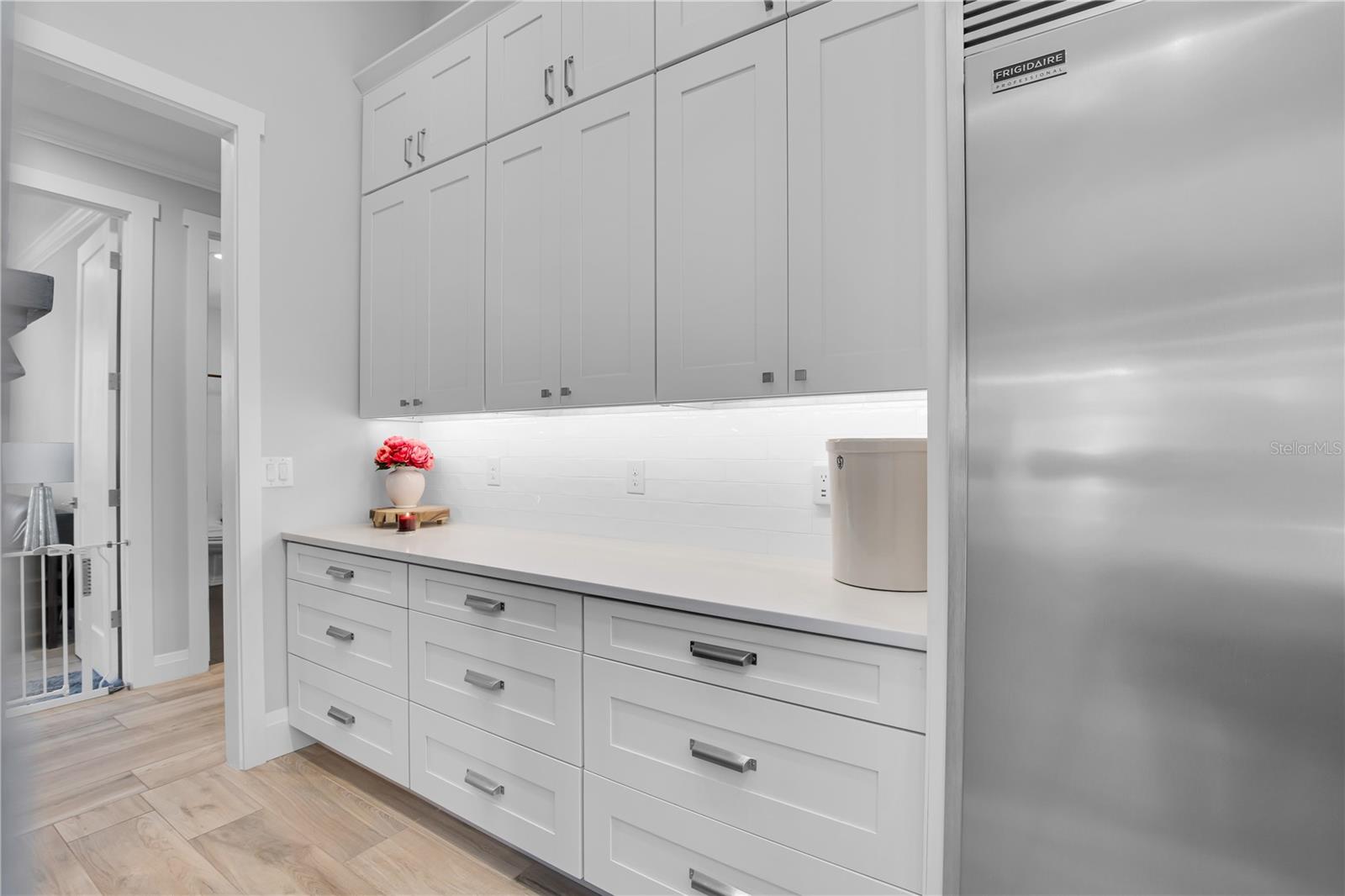 Image 38 of 72 For 801 Lakeshore Drive