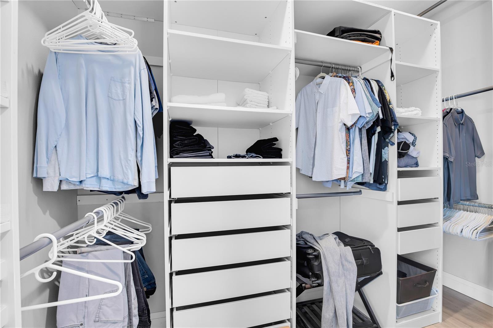 Image 44 of 72 For 801 Lakeshore Drive