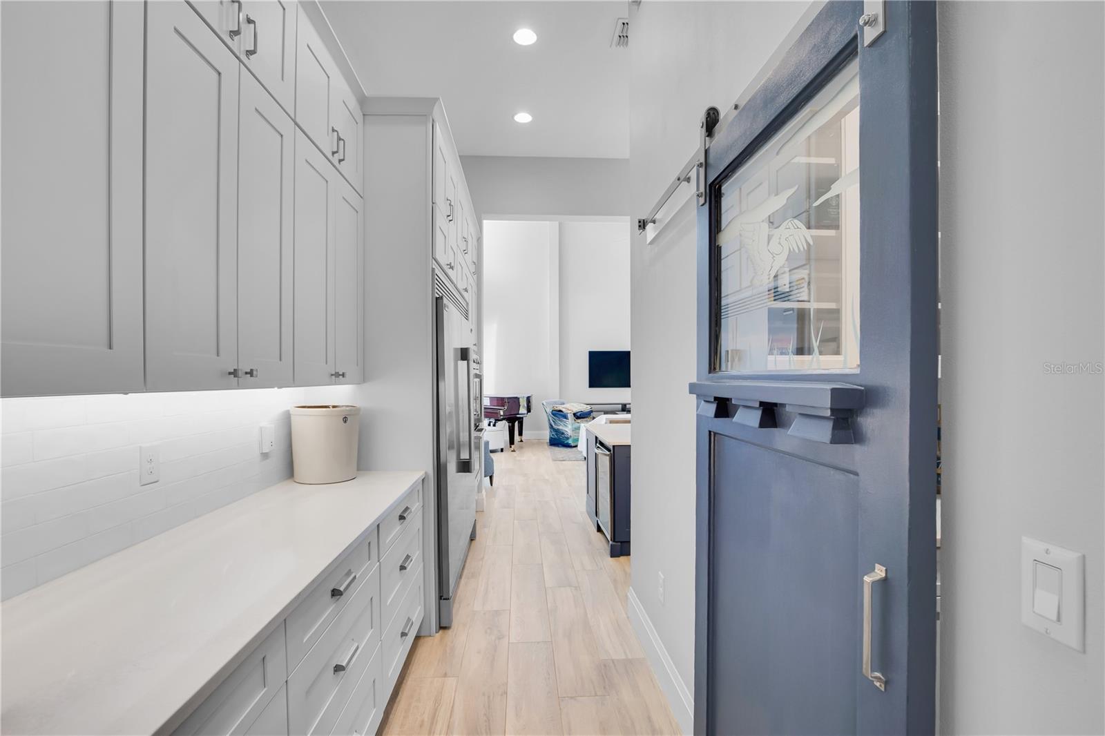 Image 48 of 72 For 801 Lakeshore Drive