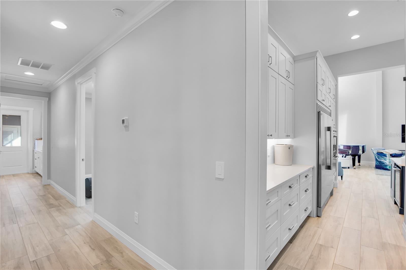 Image 49 of 72 For 801 Lakeshore Drive