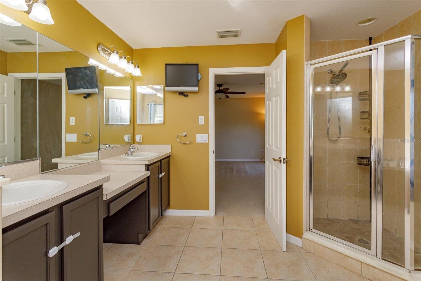 Image 22 of 36 For 14464 Whittridge Drive