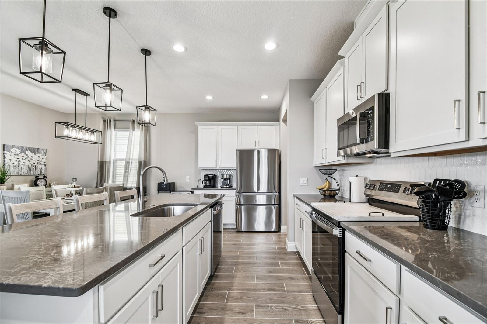 Image 10 of 37 For 14539 Crestavista Avenue