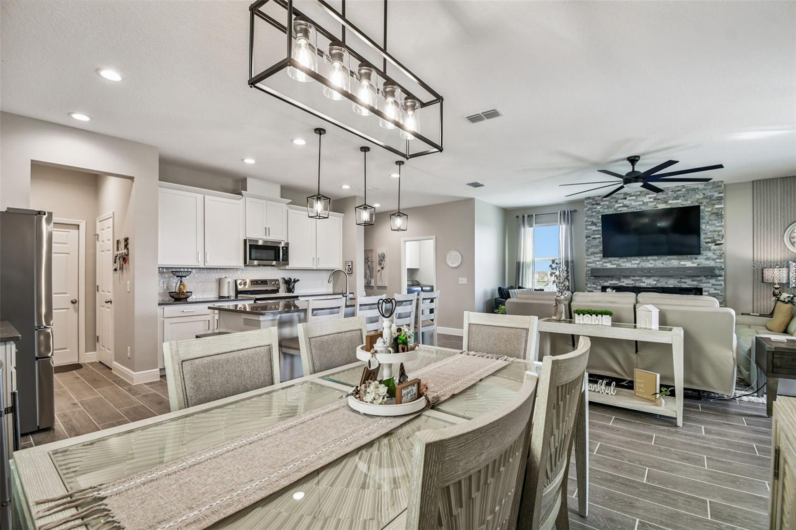 Image 11 of 37 For 14539 Crestavista Avenue