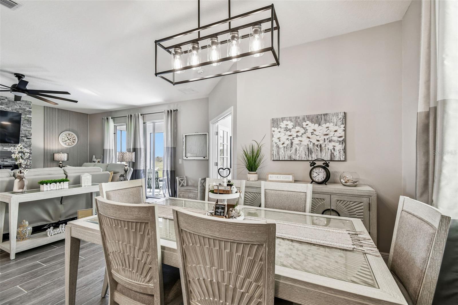 Image 12 of 37 For 14539 Crestavista Avenue