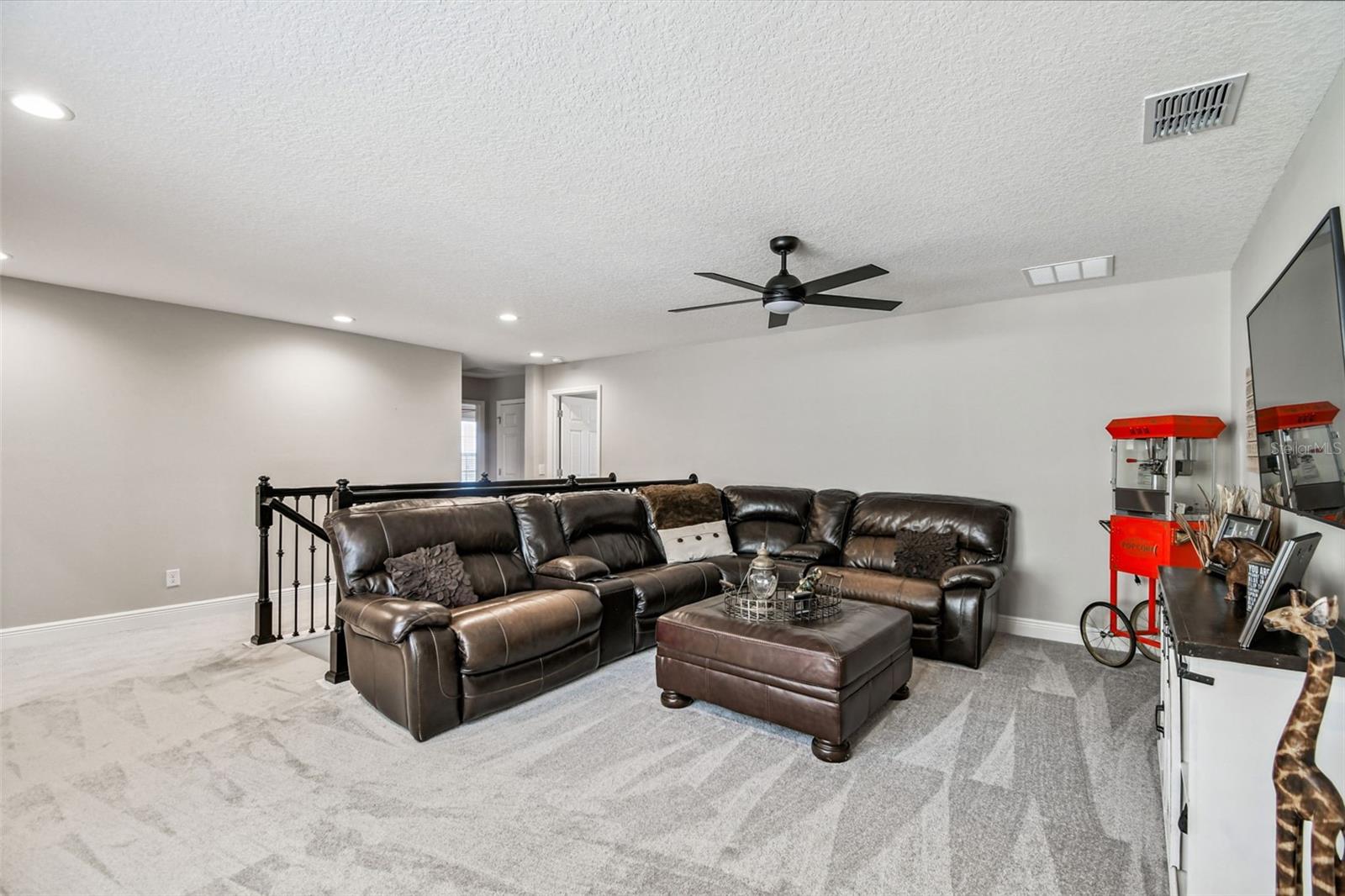 Image 19 of 37 For 14539 Crestavista Avenue