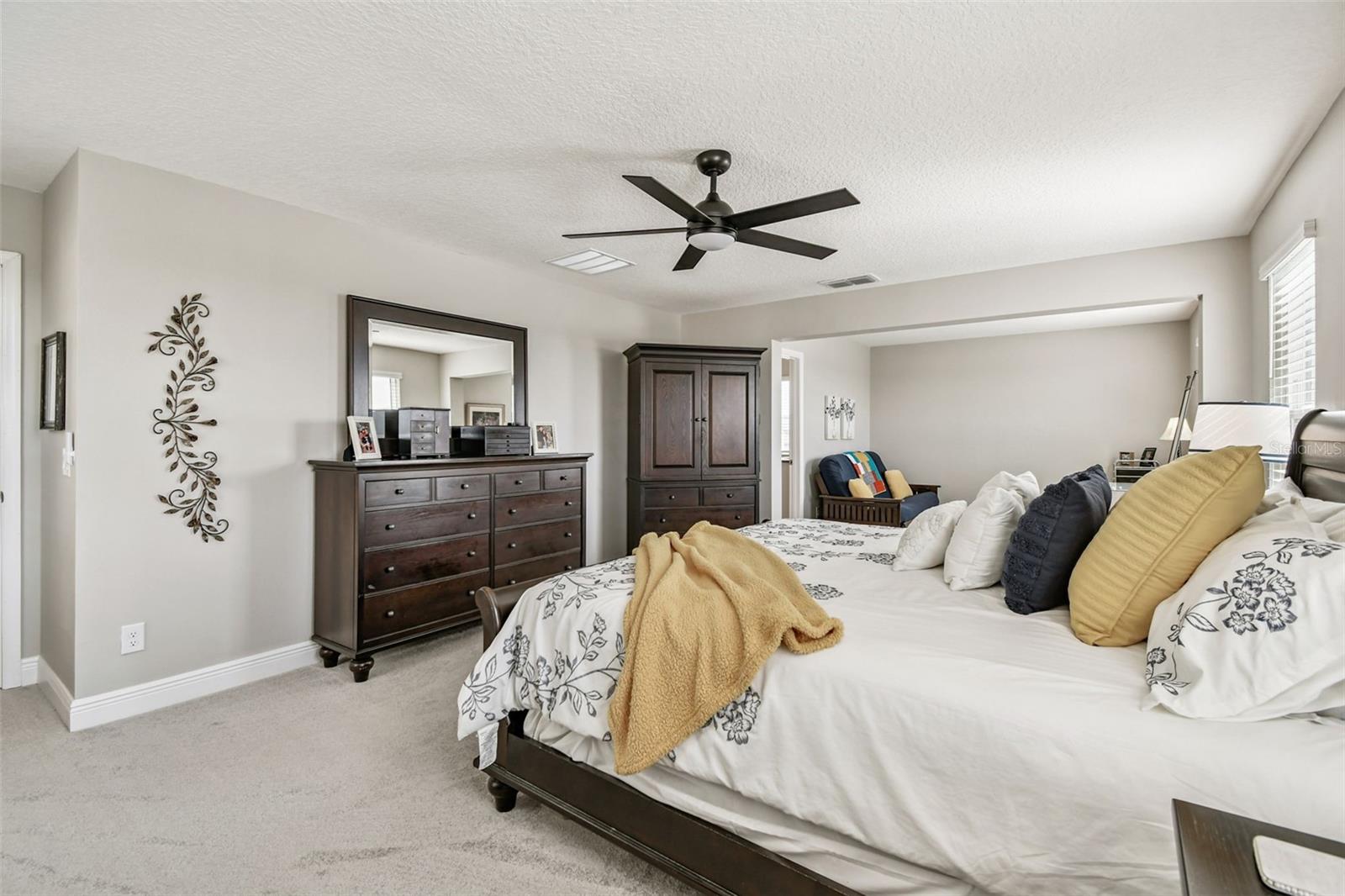 Image 20 of 37 For 14539 Crestavista Avenue