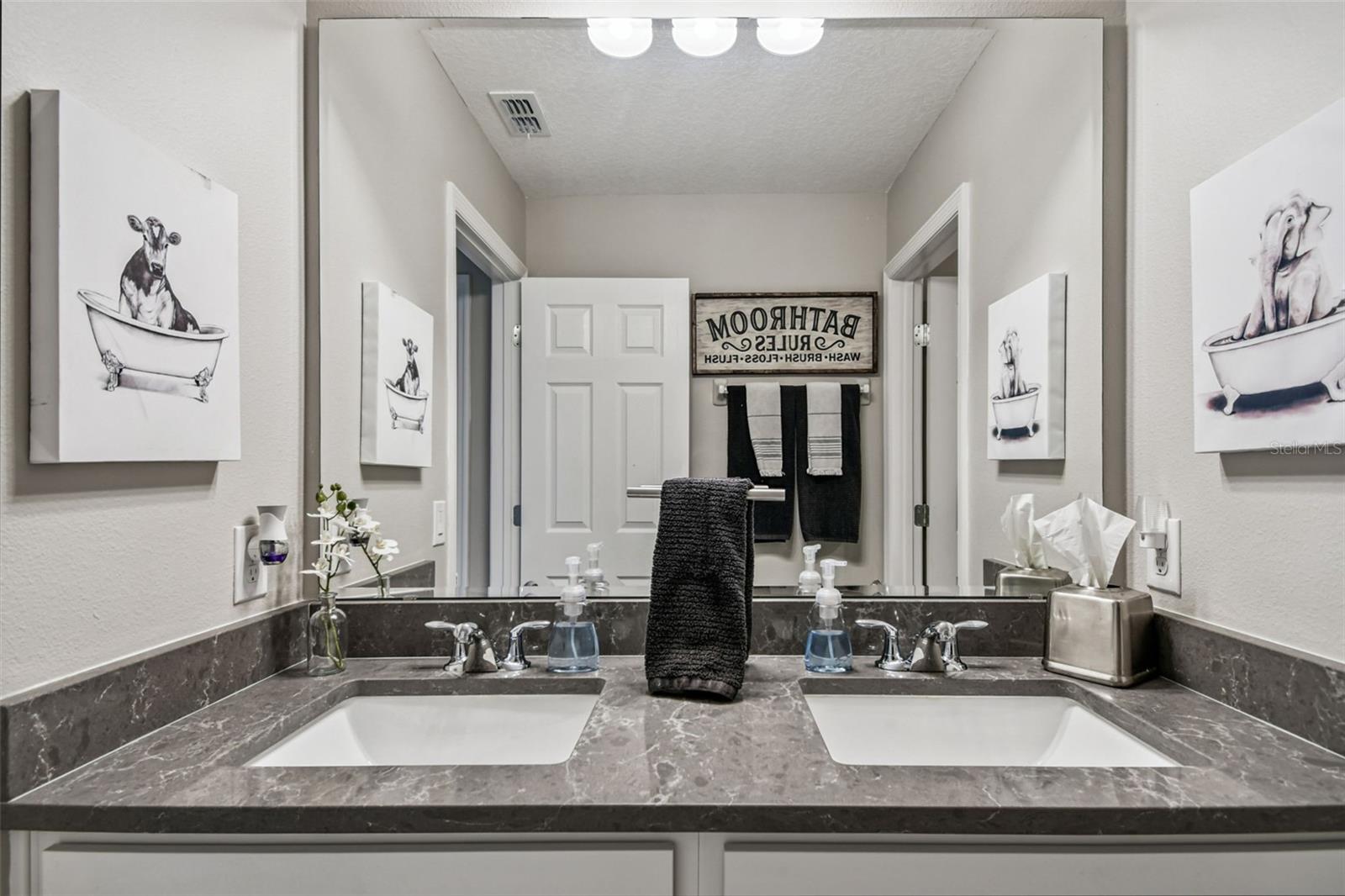 Image 28 of 37 For 14539 Crestavista Avenue