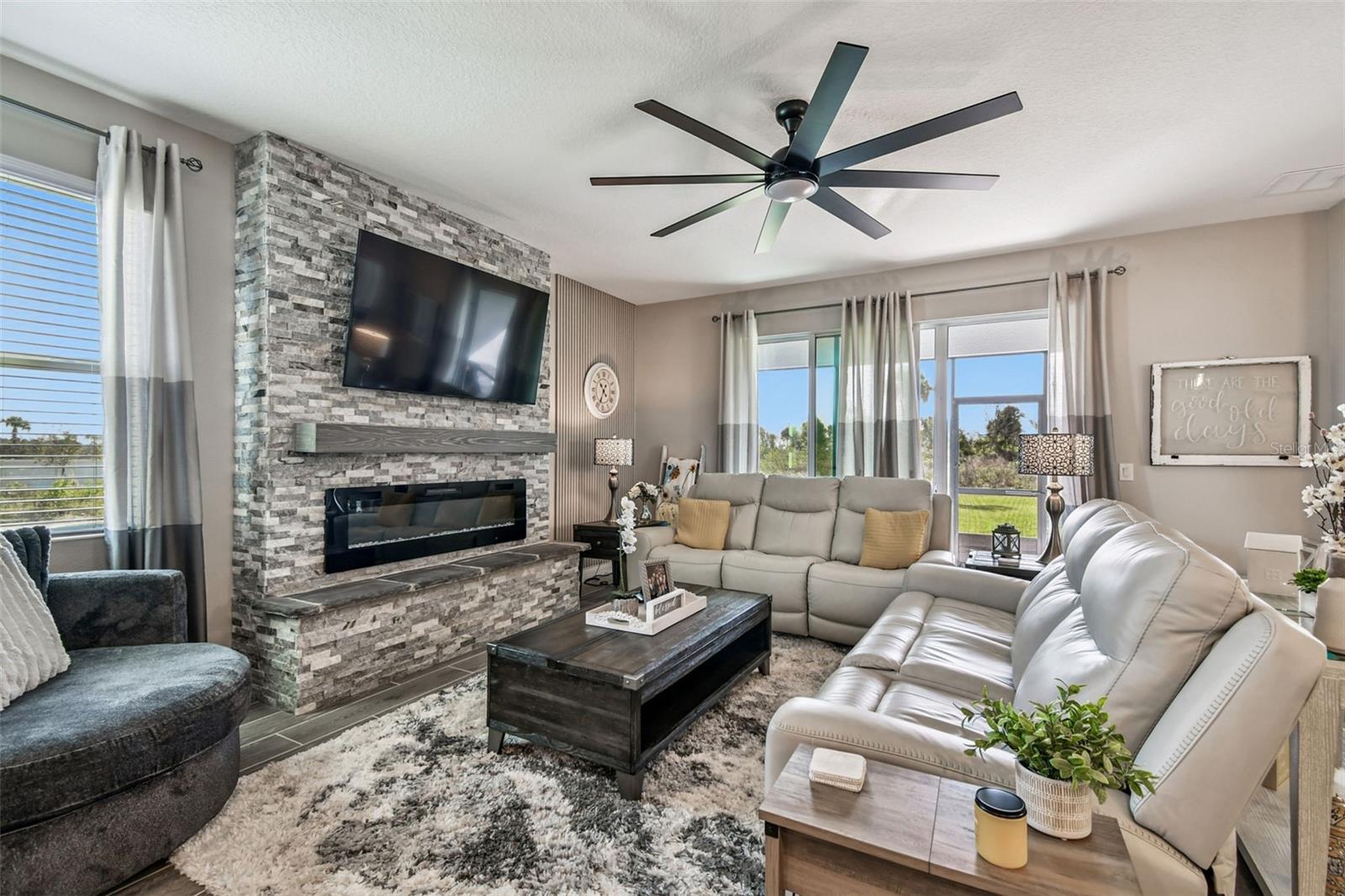 Image 6 of 37 For 14539 Crestavista Avenue