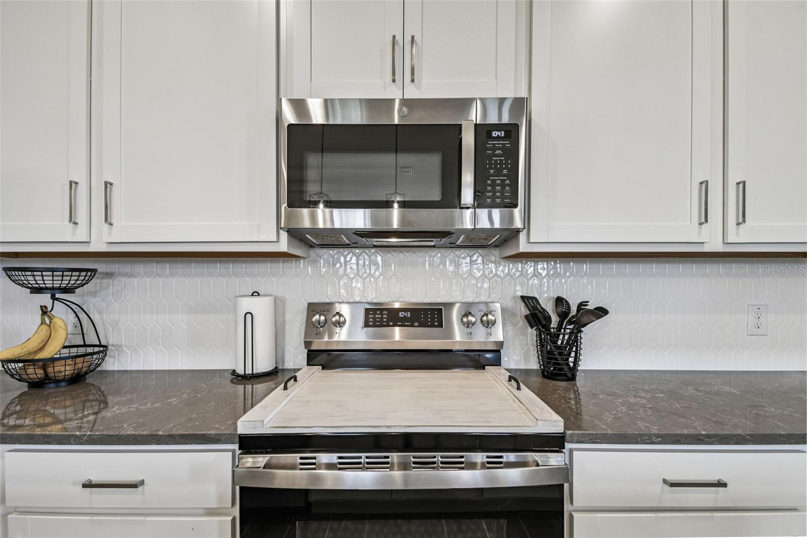 Image 8 of 37 For 14539 Crestavista Avenue