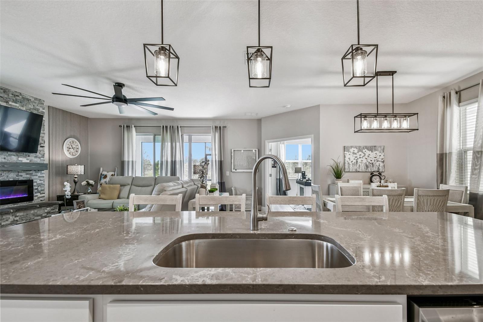 Image 9 of 37 For 14539 Crestavista Avenue