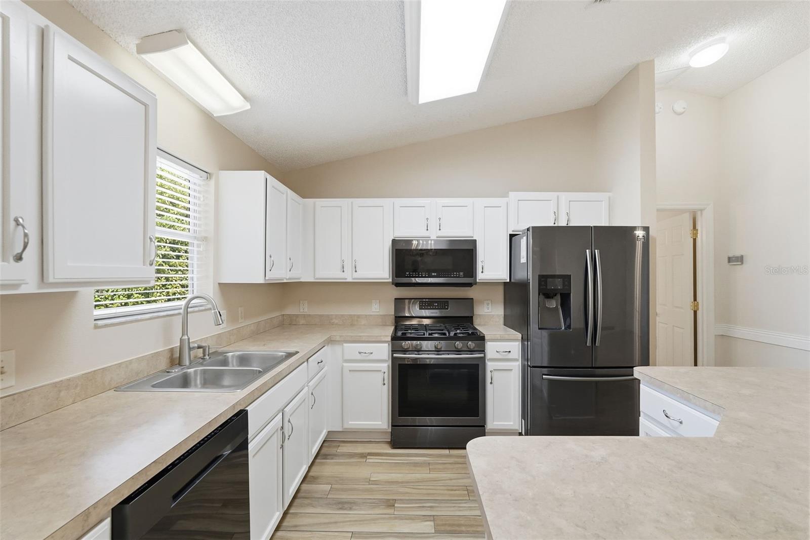 Image 17 of 69 For 17985 92nd Amory Avenue