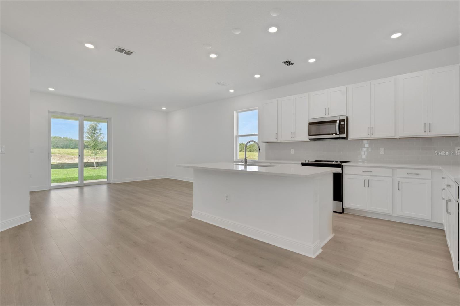 Image 15 of 41 For 1022 Swamp Chestnut Loop