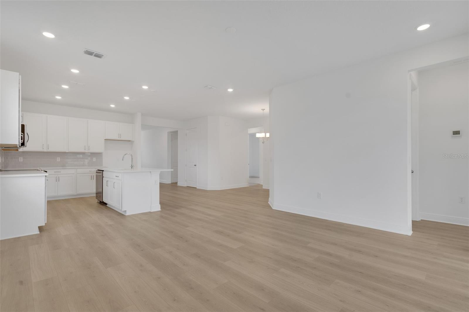 Image 17 of 41 For 1022 Swamp Chestnut Loop