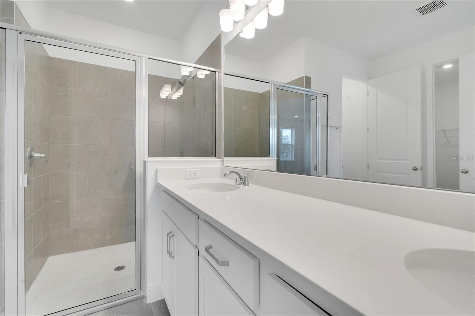 Image 32 of 41 For 1022 Swamp Chestnut Loop