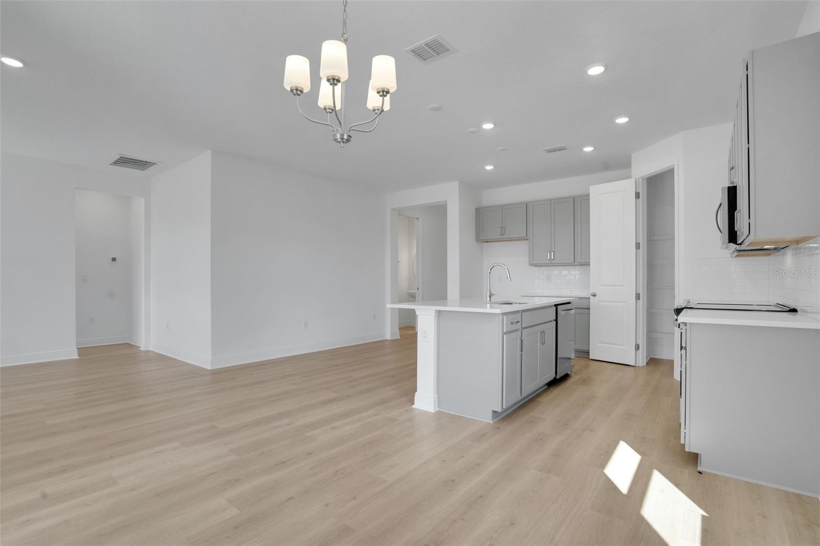 Image 14 of 37 For 1014 Swamp Chestnut Loop