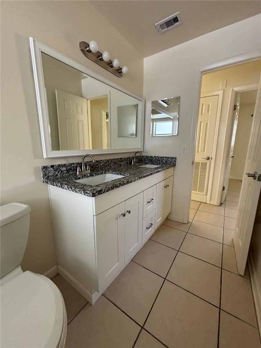 Image 10 of 17 For 822 Lone Oak Drive