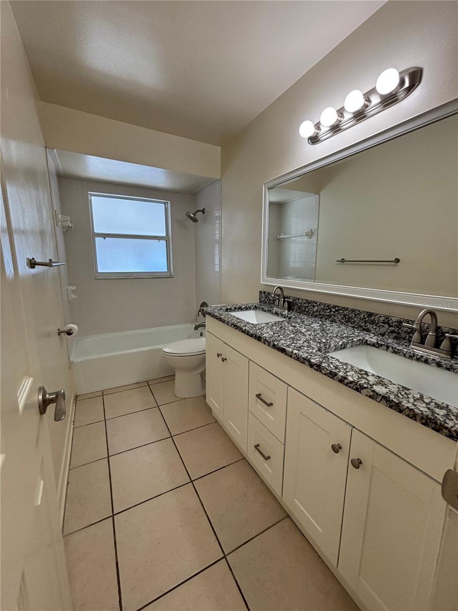 Image 11 of 17 For 822 Lone Oak Drive