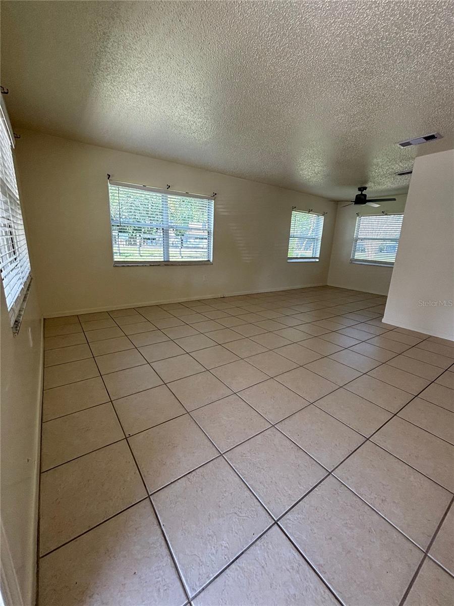 Image 15 of 17 For 822 Lone Oak Drive