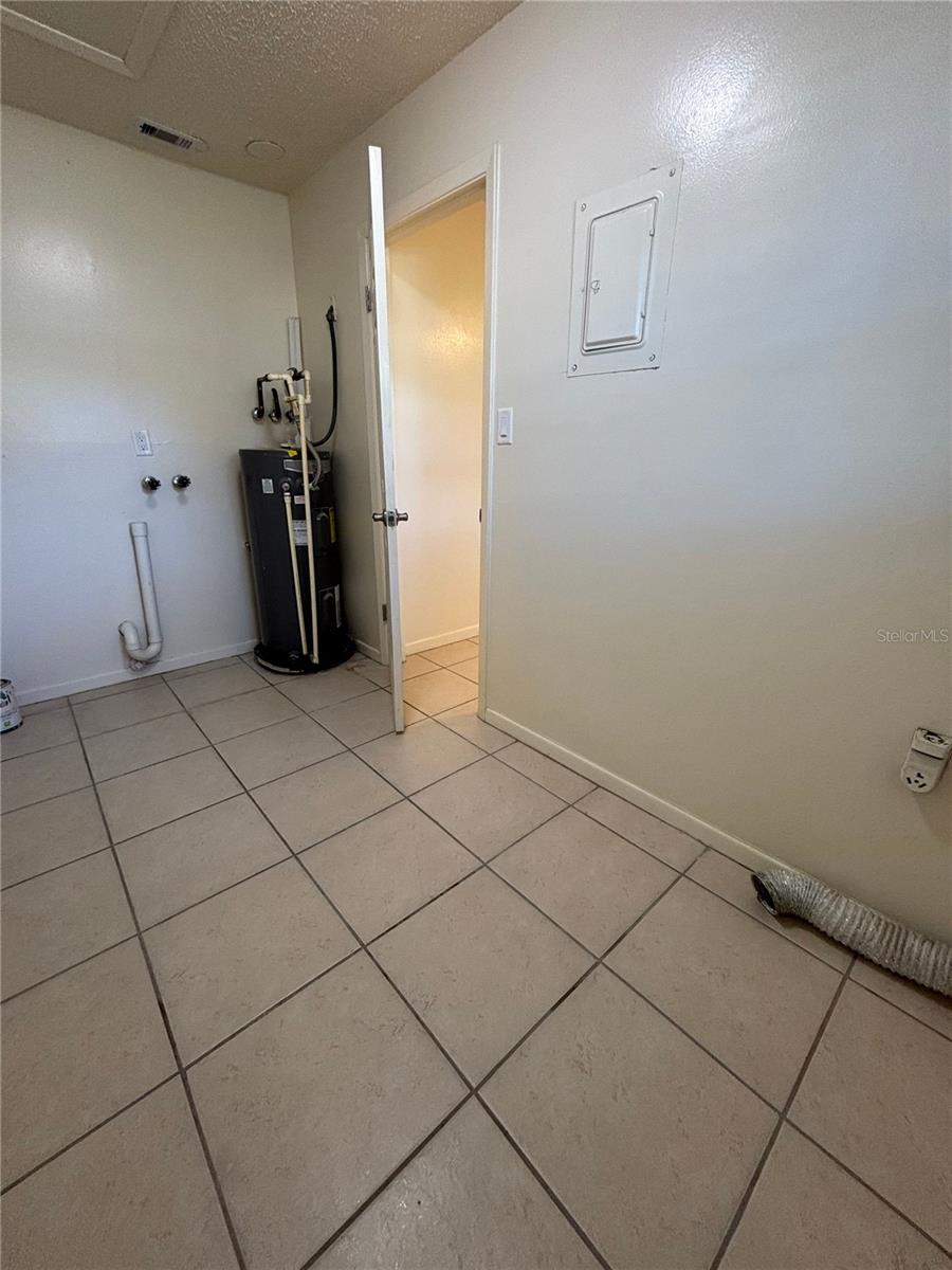 Image 3 of 17 For 822 Lone Oak Drive