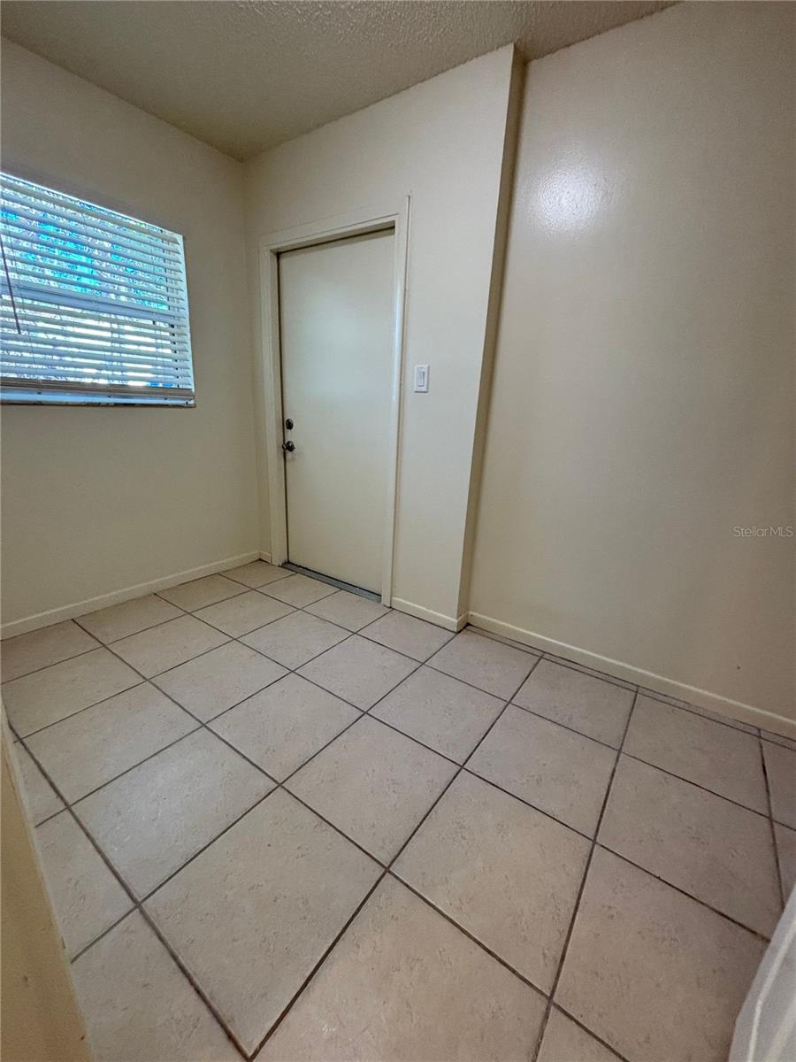 Image 4 of 17 For 822 Lone Oak Drive