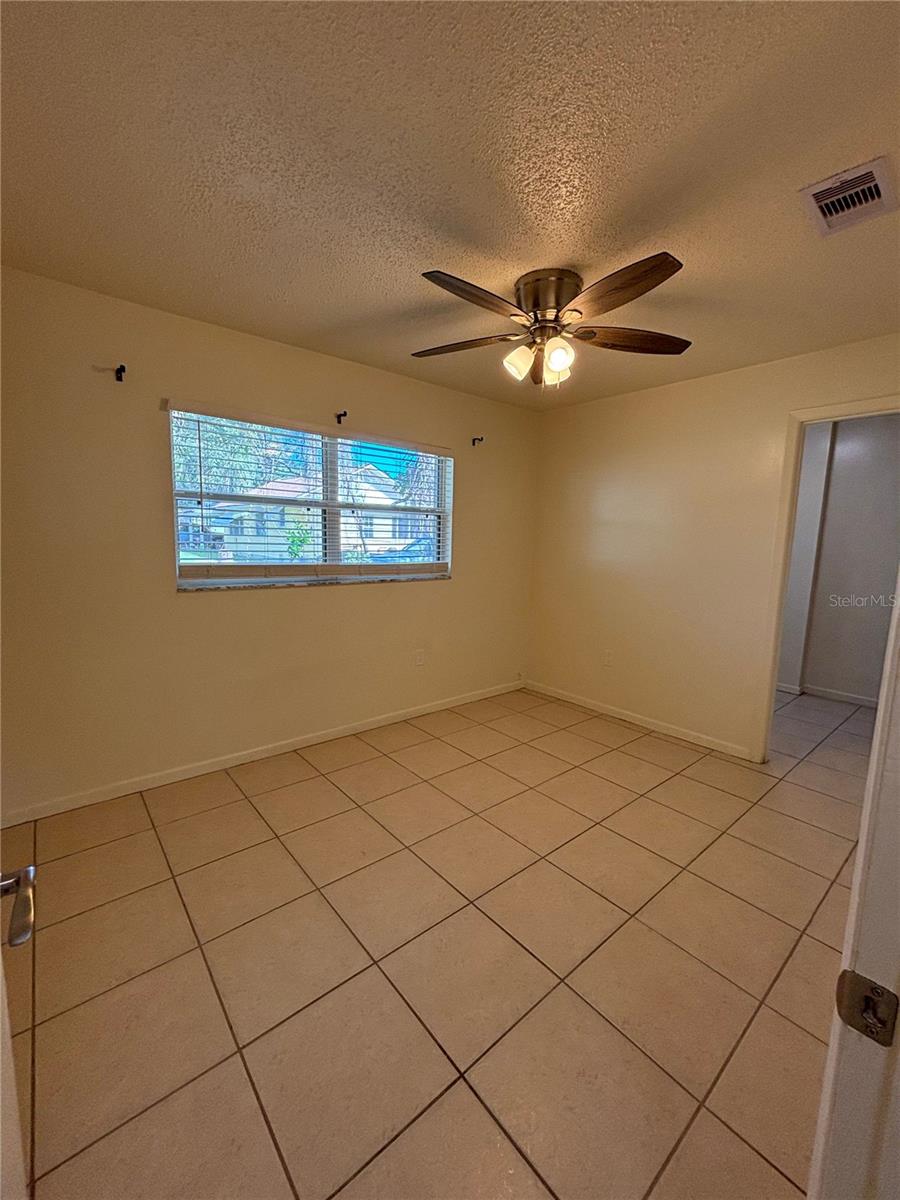 Image 6 of 17 For 822 Lone Oak Drive