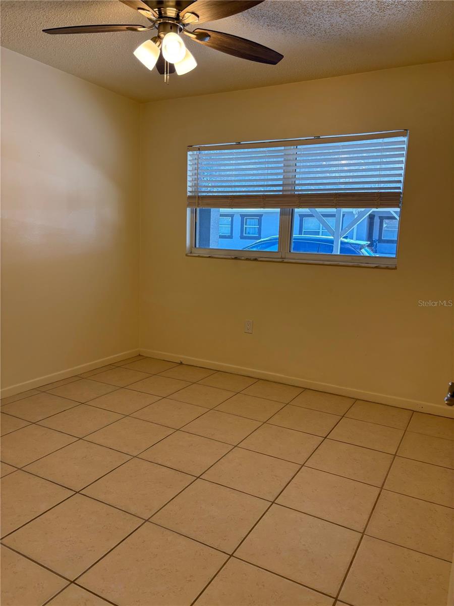 Image 9 of 17 For 822 Lone Oak Drive