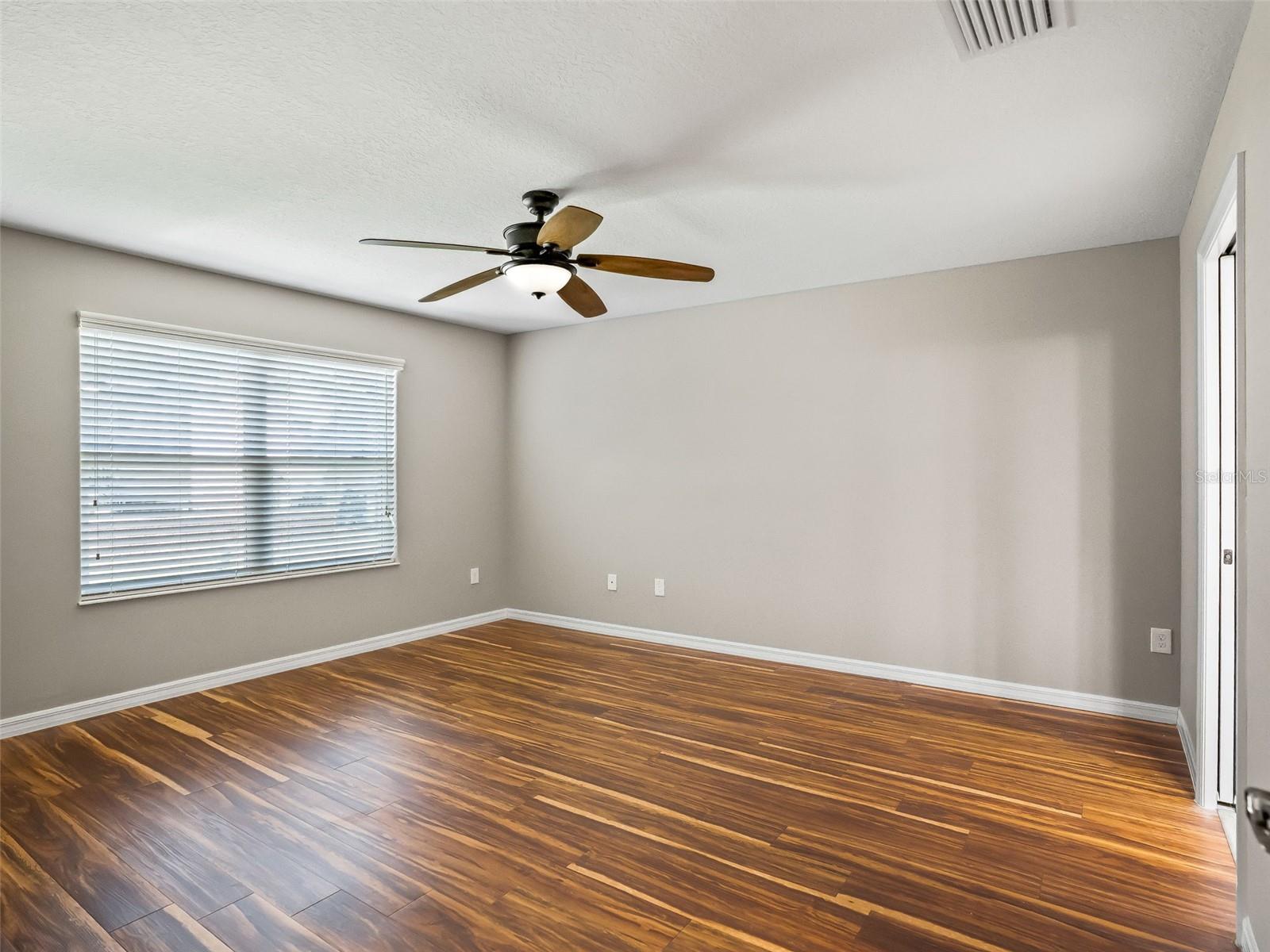 Image 18 of 37 For 828 Silver Oak Avenue