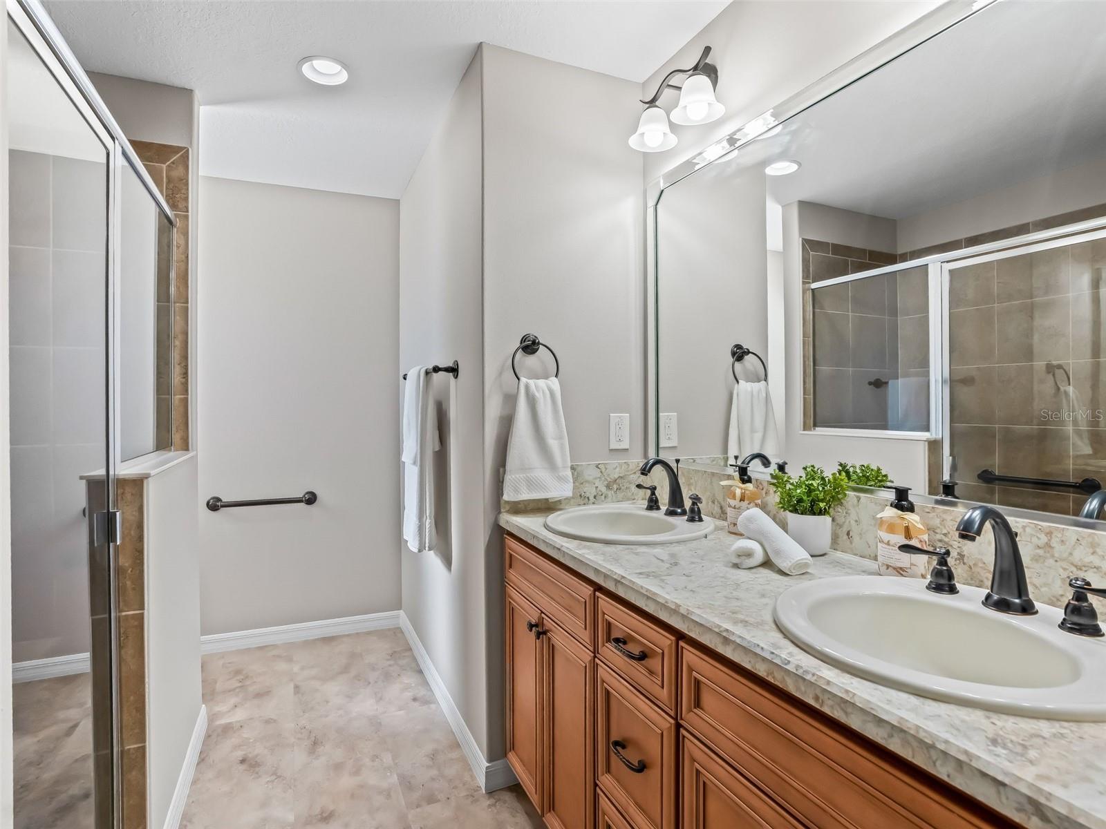 Image 20 of 37 For 828 Silver Oak Avenue