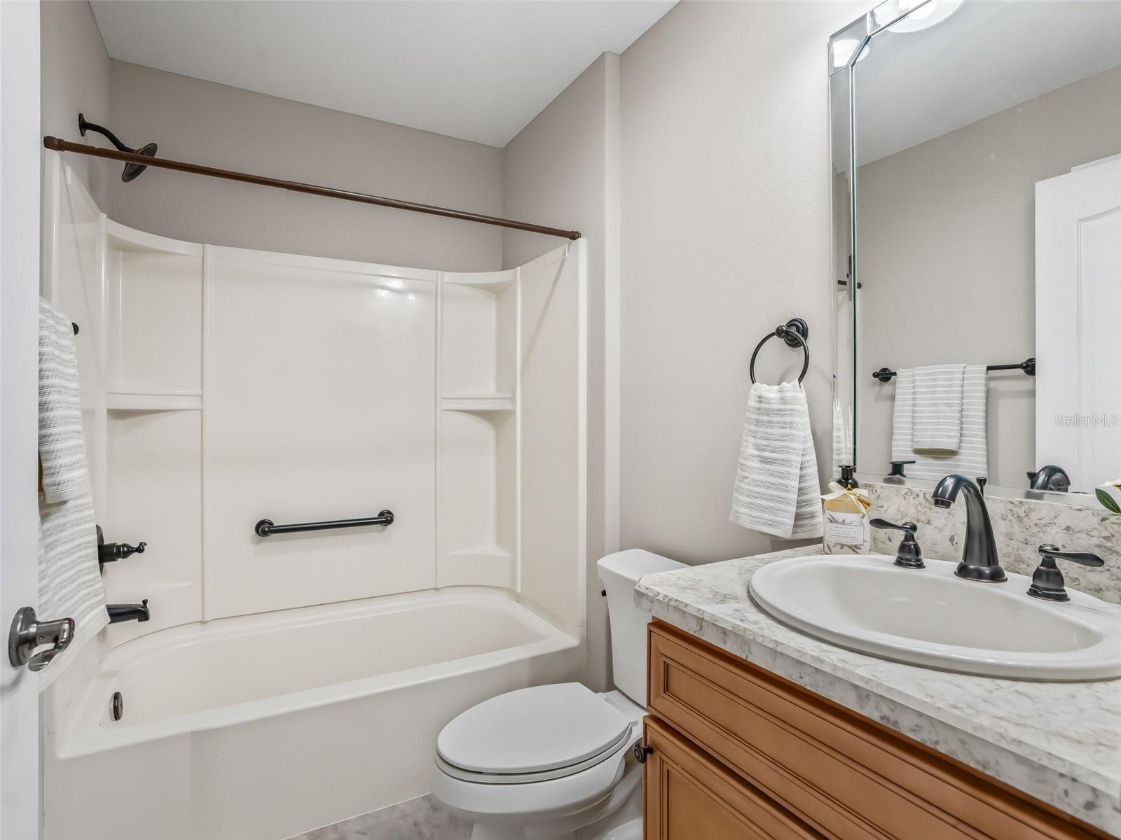 Image 24 of 37 For 828 Silver Oak Avenue