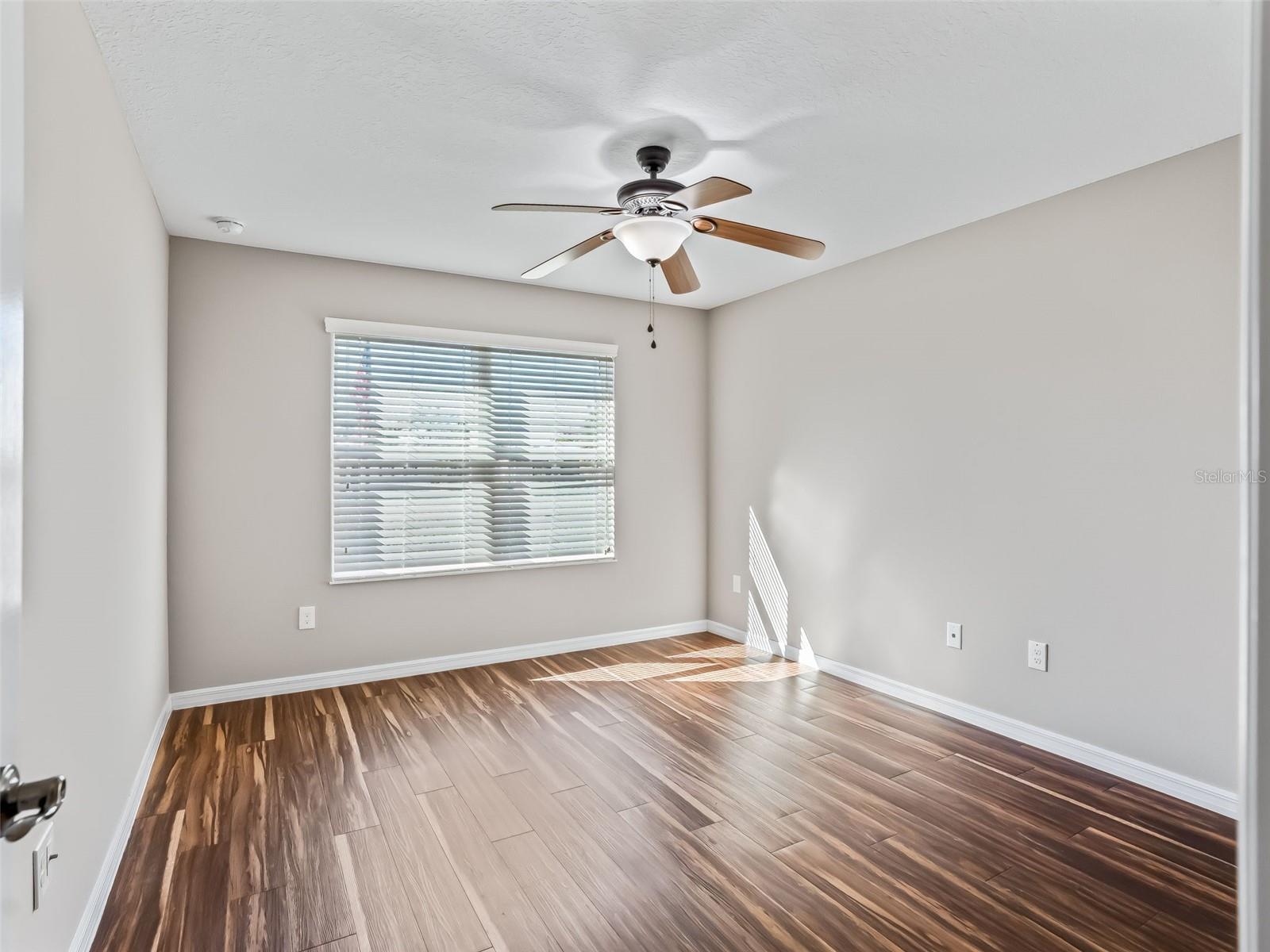 Image 25 of 37 For 828 Silver Oak Avenue