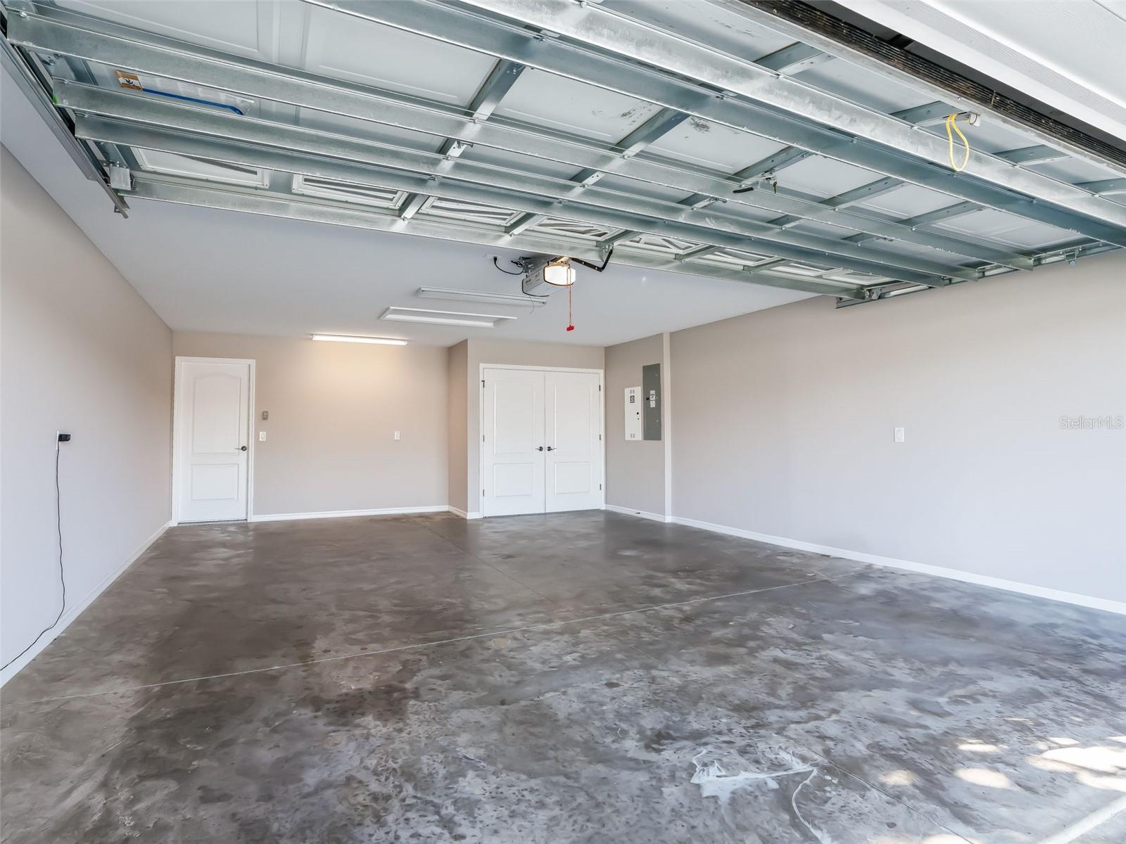 Image 28 of 37 For 828 Silver Oak Avenue