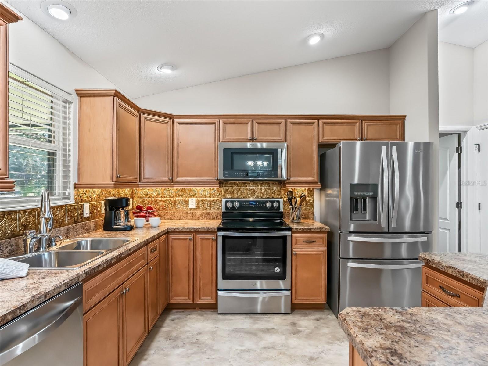 Image 5 of 37 For 828 Silver Oak Avenue