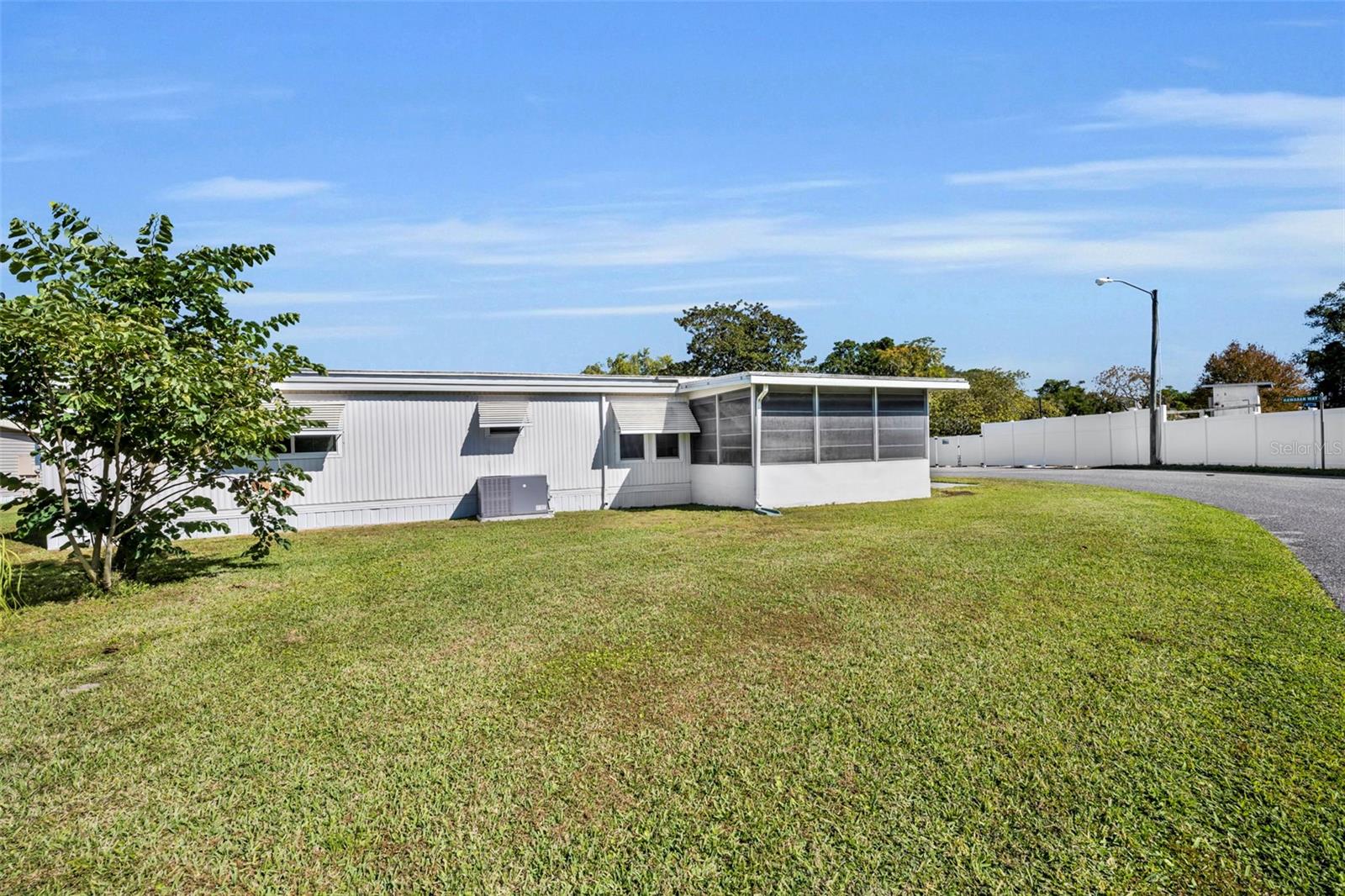 Image 24 of 45 For 47 Hawaiian Way