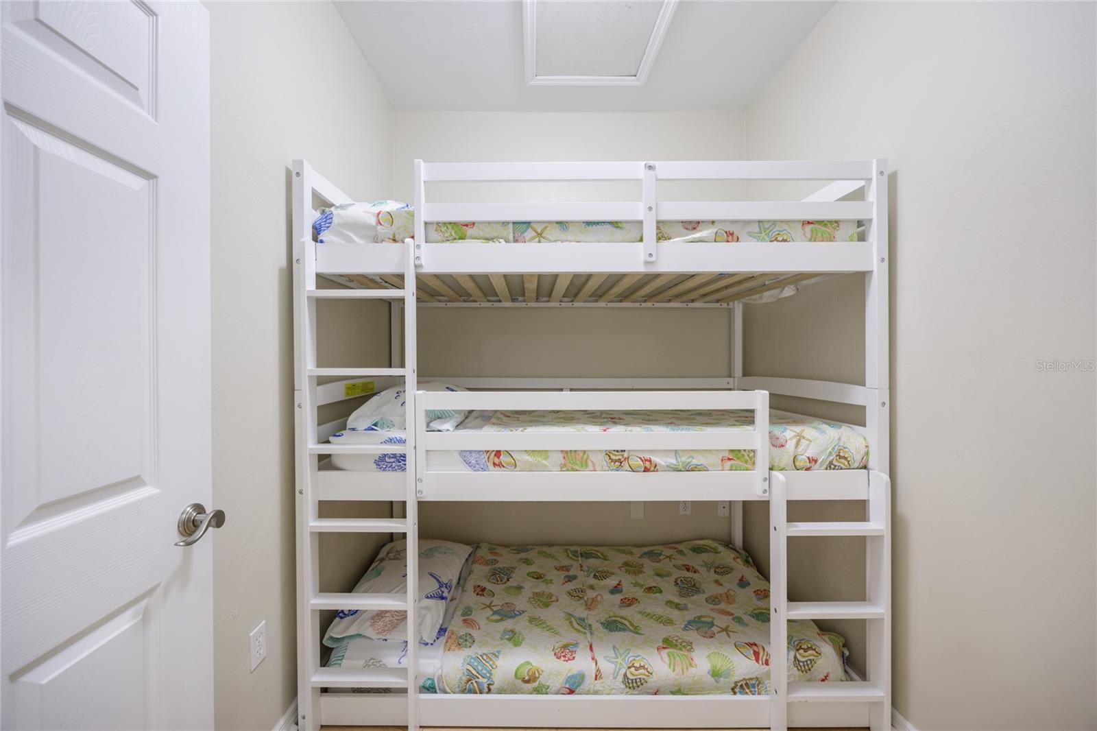 Image 35 of 44 For 54 Se 910 Avenue #210