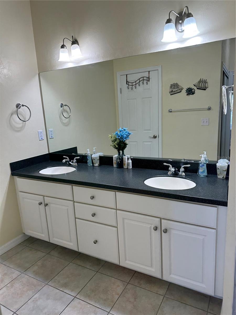 Image 8 of 32 For 54 Se 910 Avenue #210