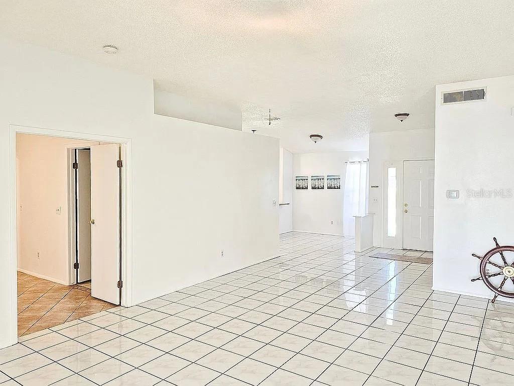 Image 4 of 32 For 5563 Garden Grove Circle