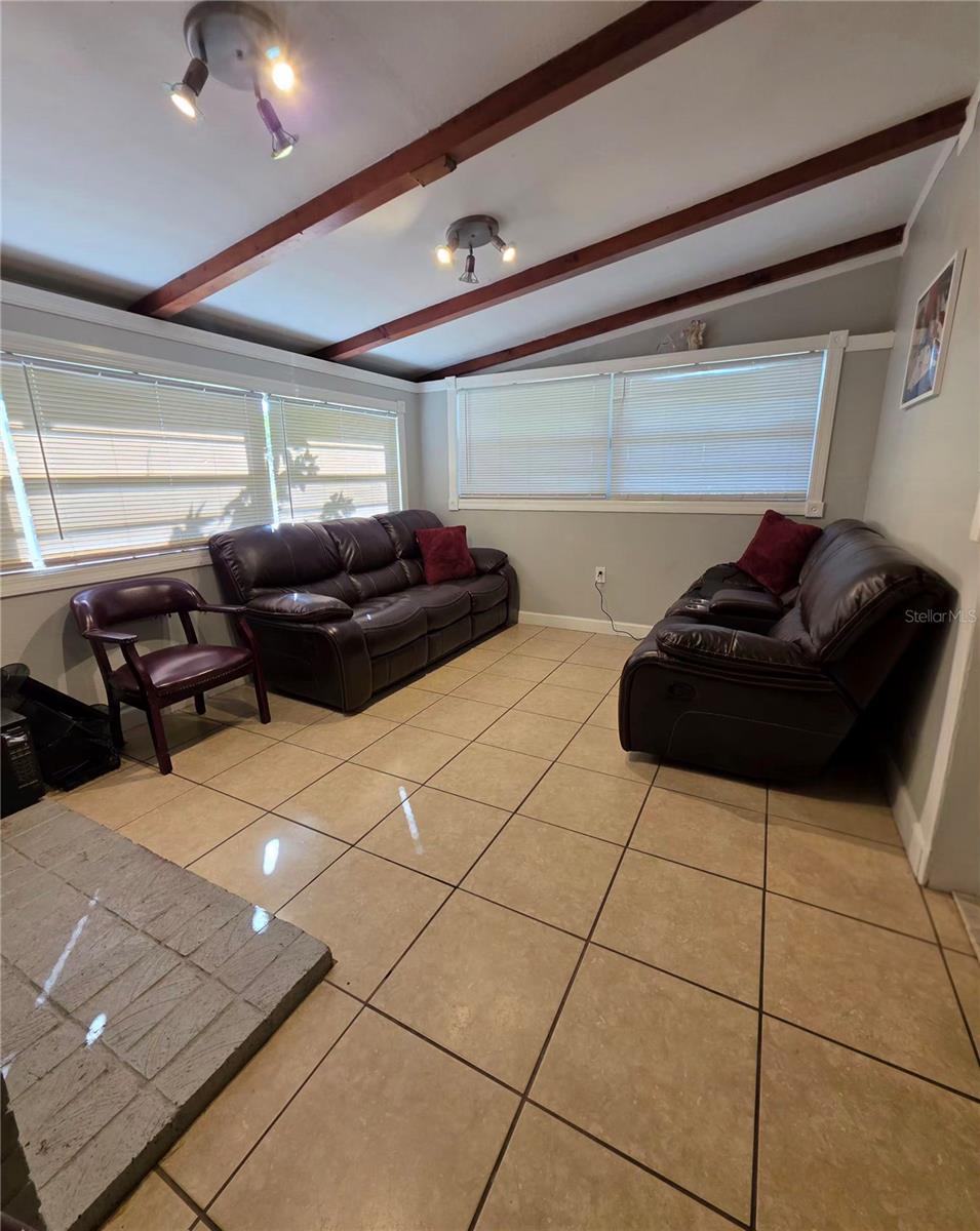 Image 5 of 25 For 804 Lone Oak Drive