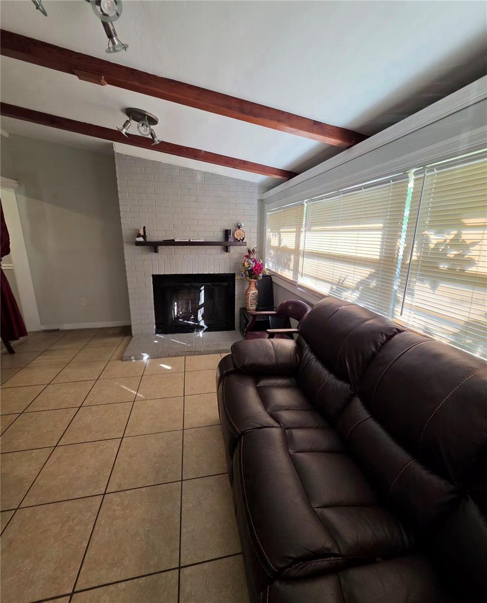 Image 6 of 25 For 804 Lone Oak Drive