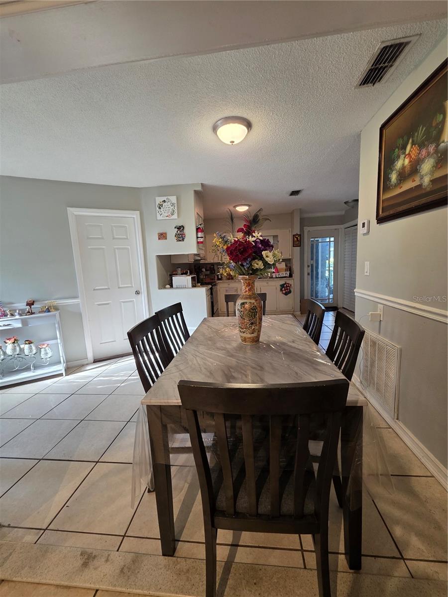 Image 7 of 25 For 804 Lone Oak Drive