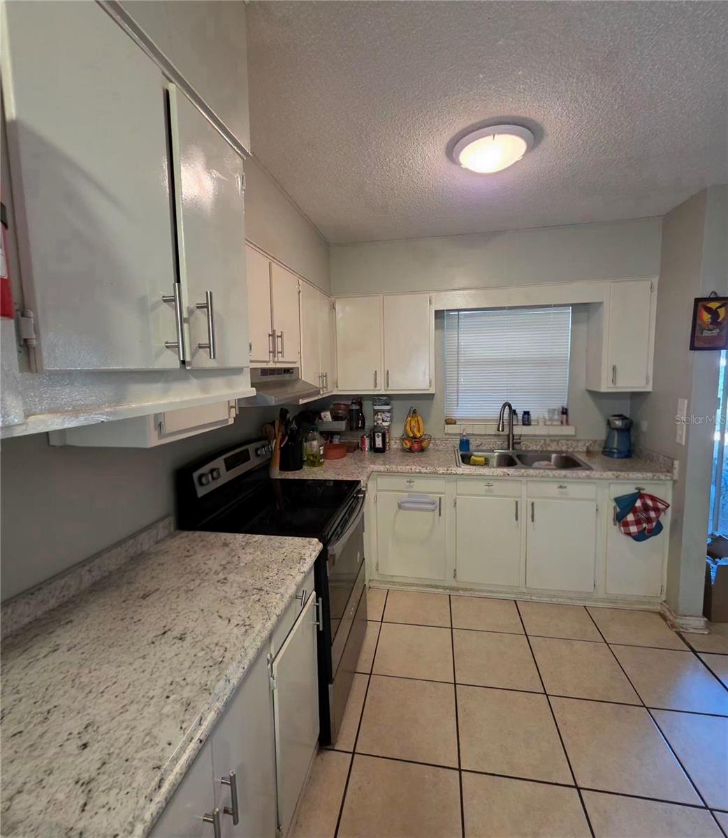 Image 8 of 25 For 804 Lone Oak Drive