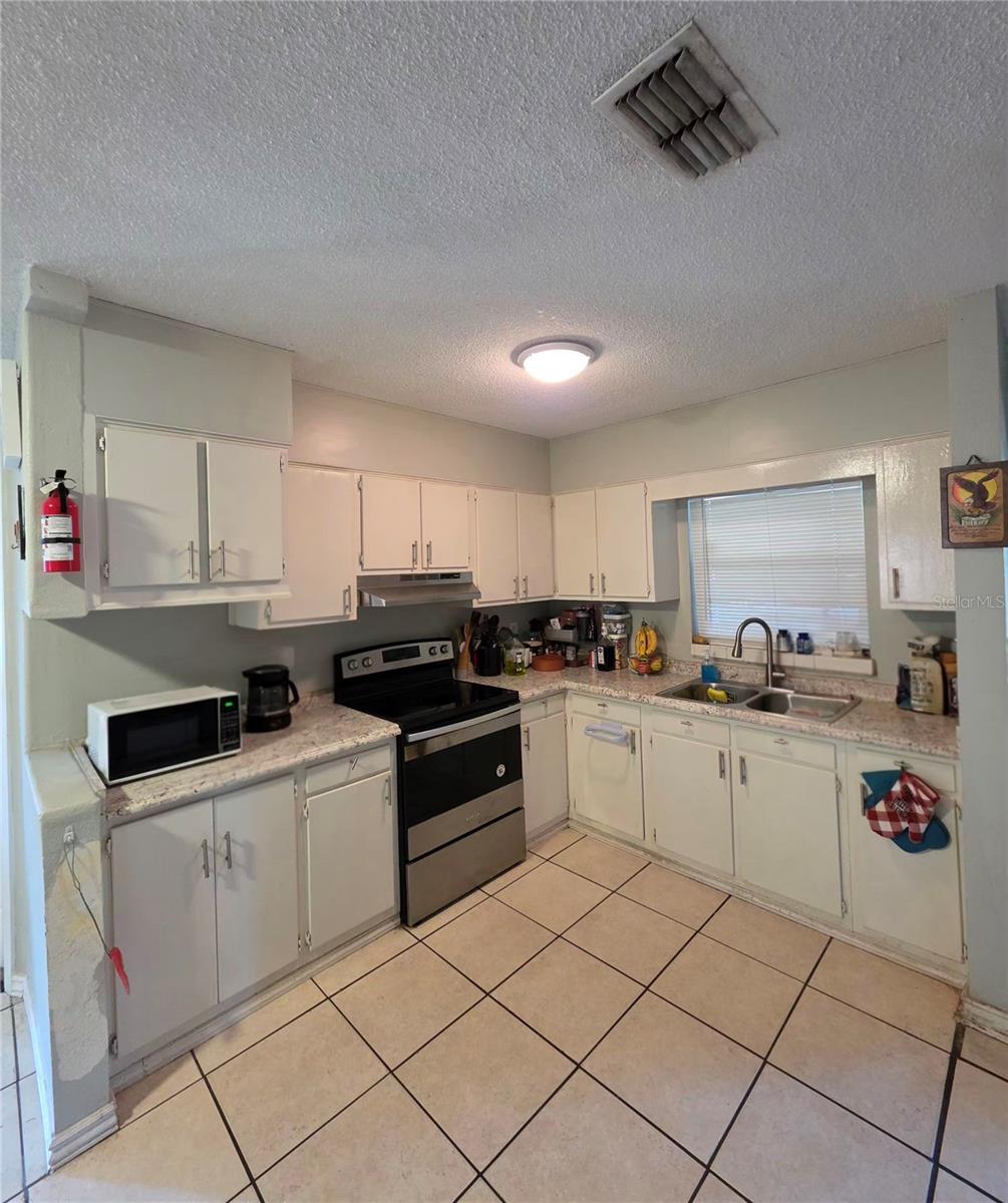 Image 9 of 25 For 804 Lone Oak Drive