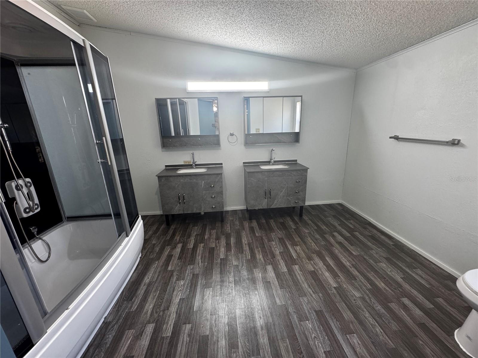 Image 14 of 19 For 1827 Leesburg Boulevard