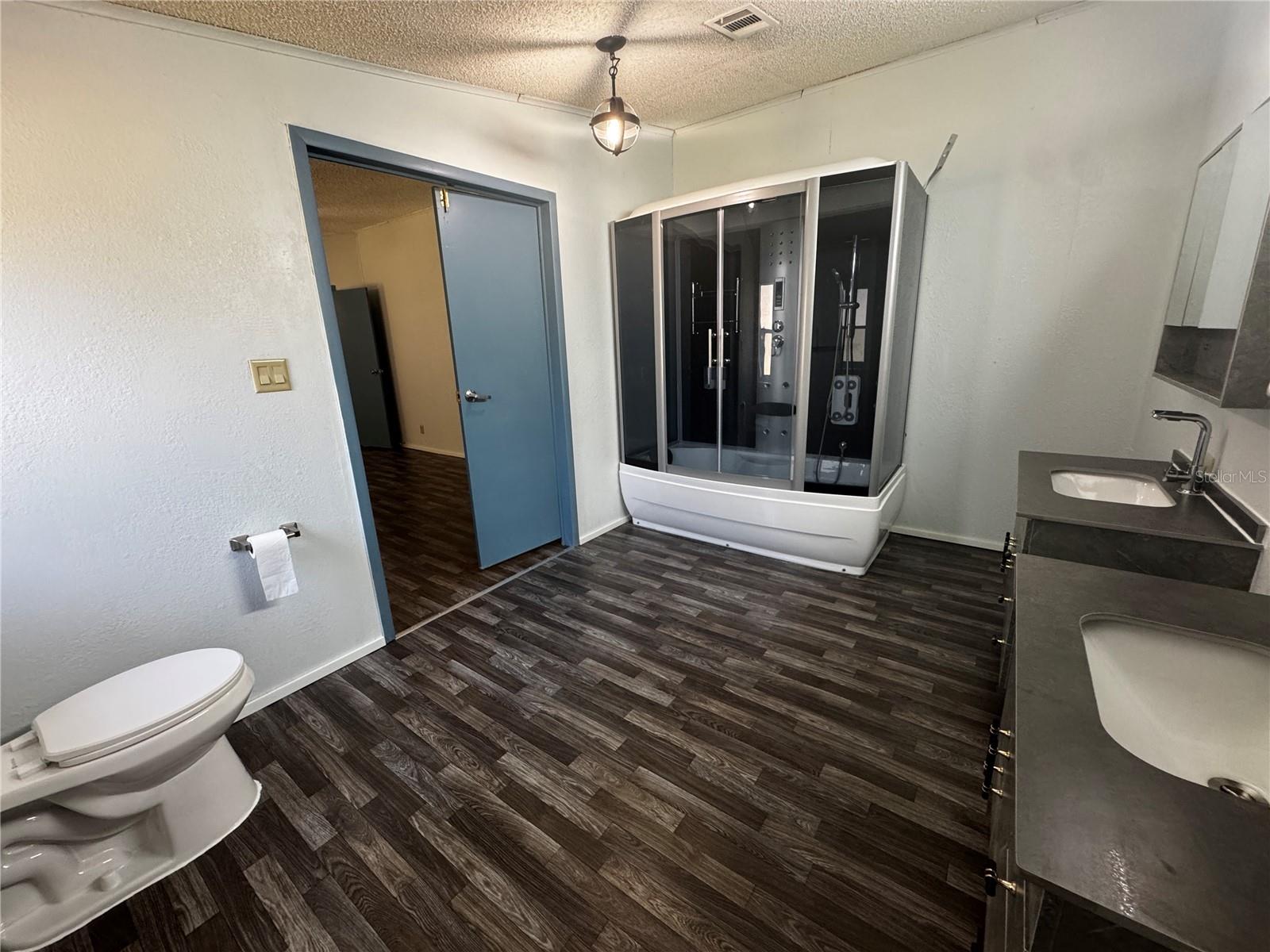 Image 16 of 19 For 1827 Leesburg Boulevard