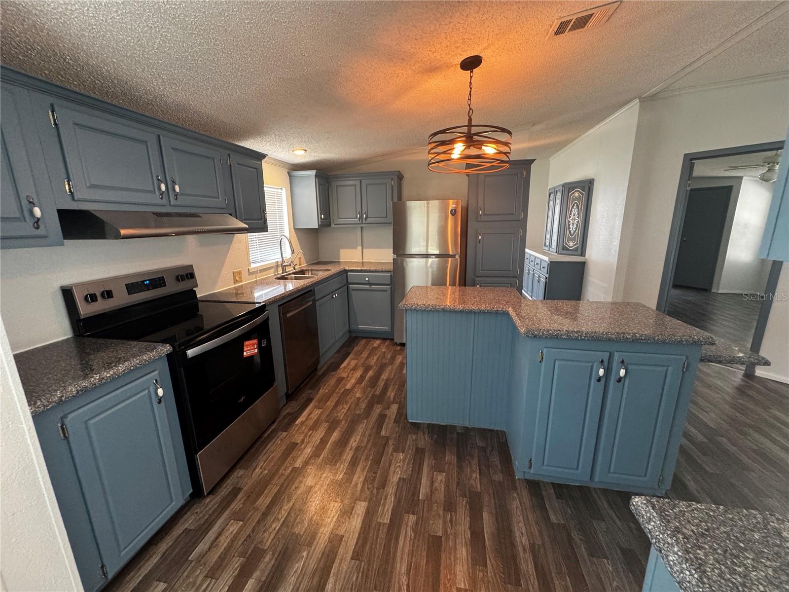 Image 7 of 19 For 1827 Leesburg Boulevard