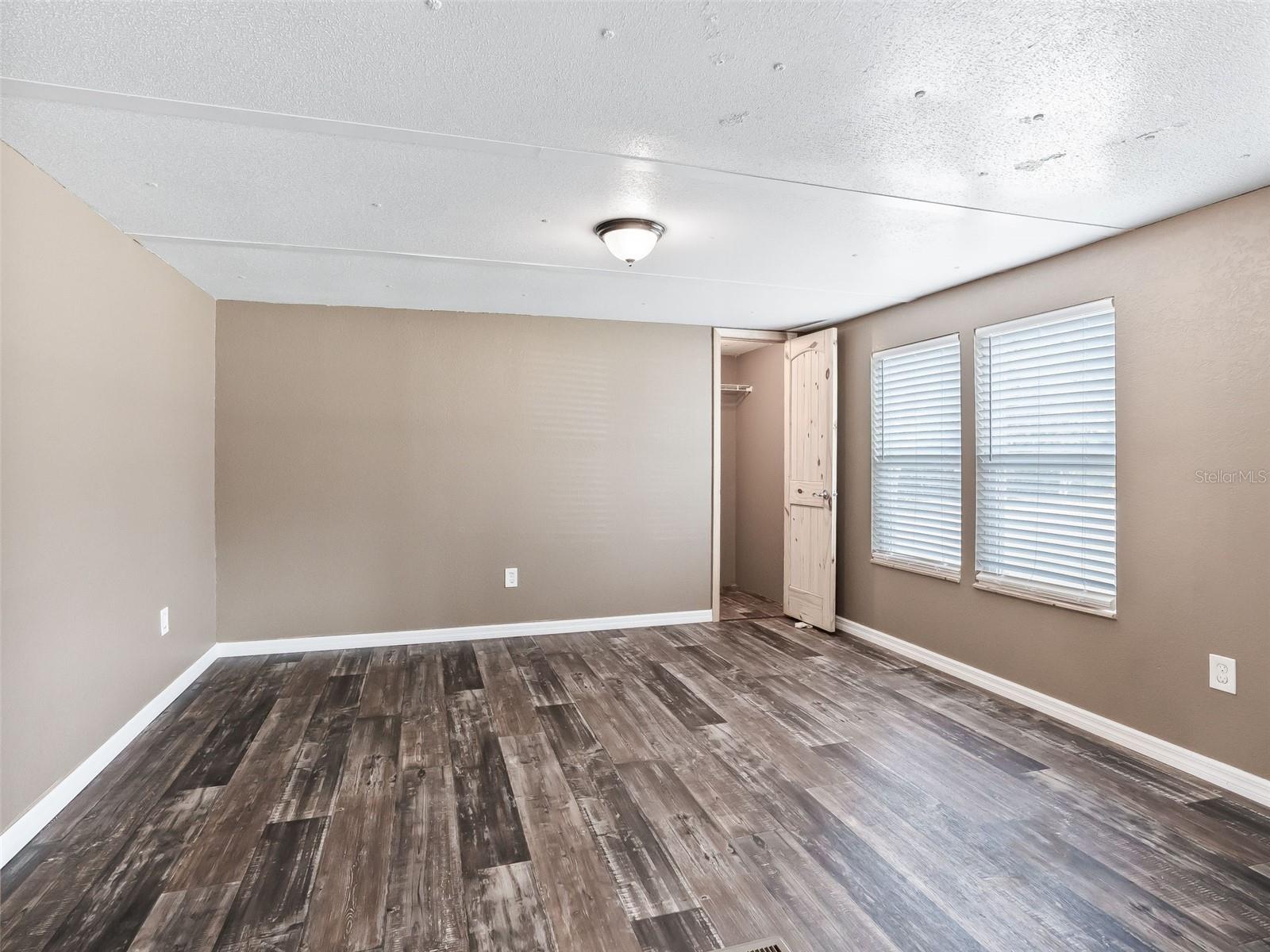 Image 14 of 37 For 17586 133rd Court