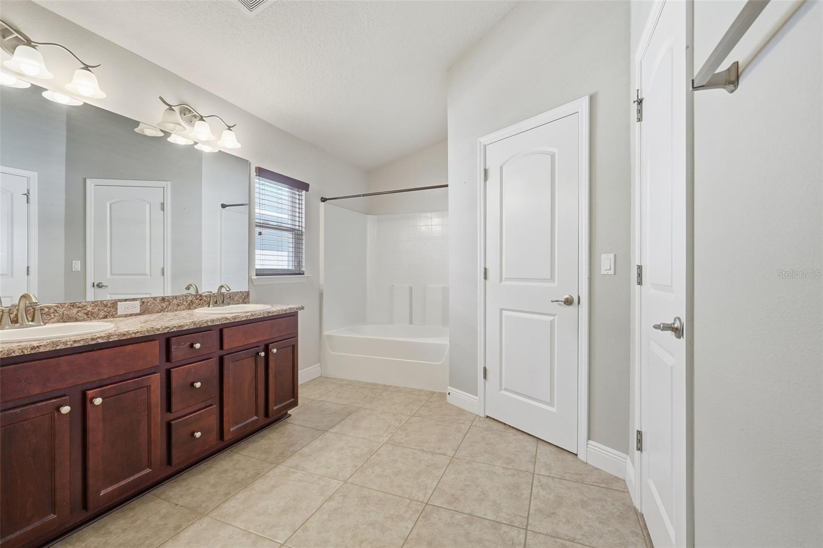 Image 14 of 43 For 2179 Bexley Drive