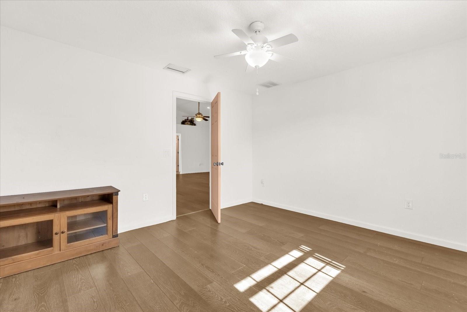 Image 13 of 34 For 910 Rich Drive