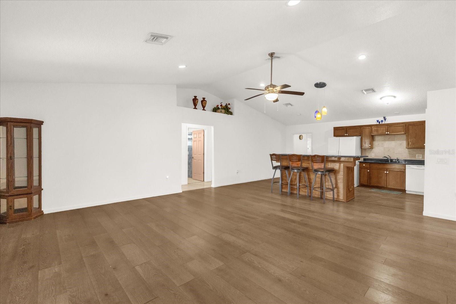 Image 6 of 34 For 910 Rich Drive