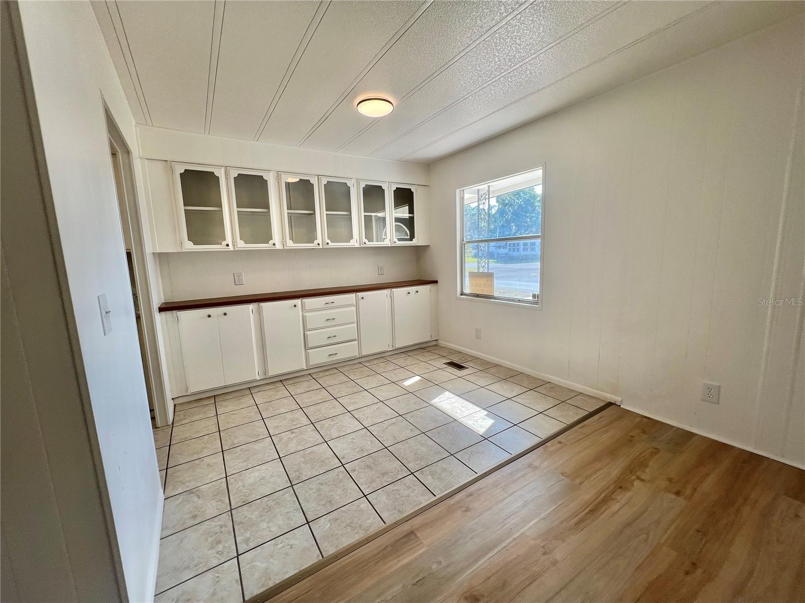 Image 14 of 52 For 222 Hawthorne Boulevard