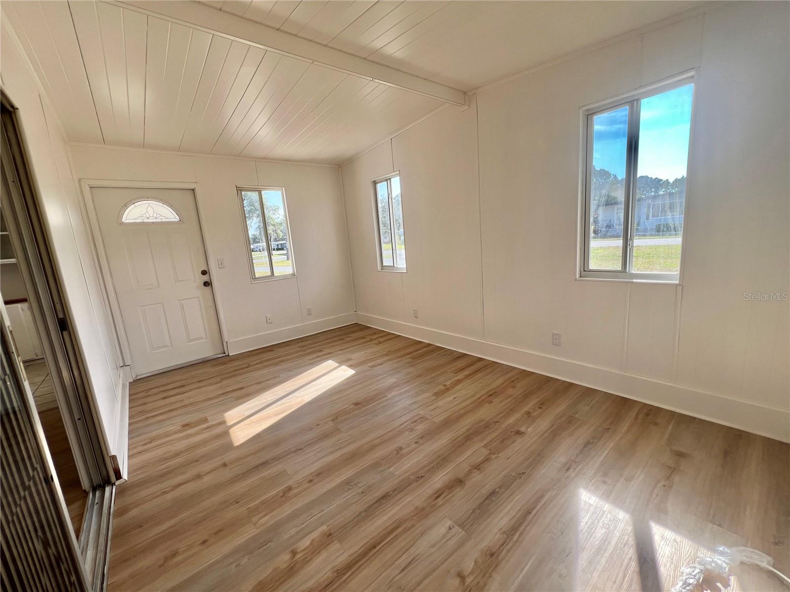 Image 19 of 52 For 222 Hawthorne Boulevard